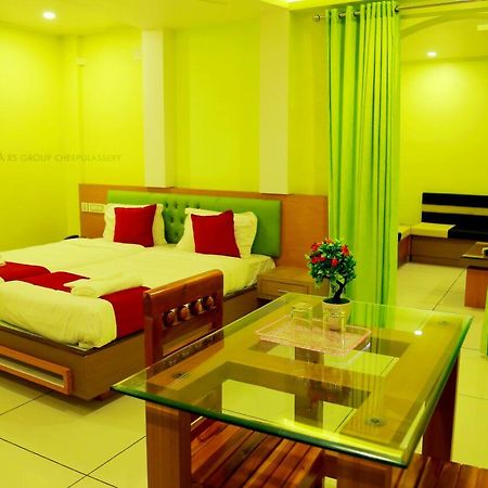 Royal Plaza Residency Hotel Cheruppulasseri Eksteriør billede